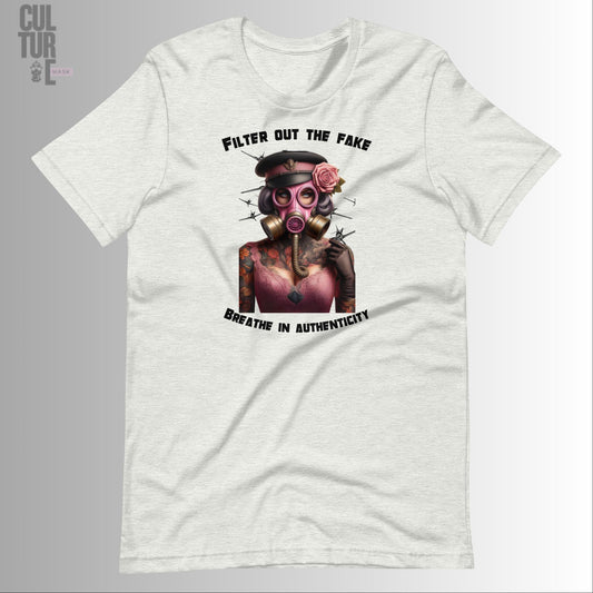 Camiseta gris ceniza moteada con ilustración de estilo rebelde y auténtico.
