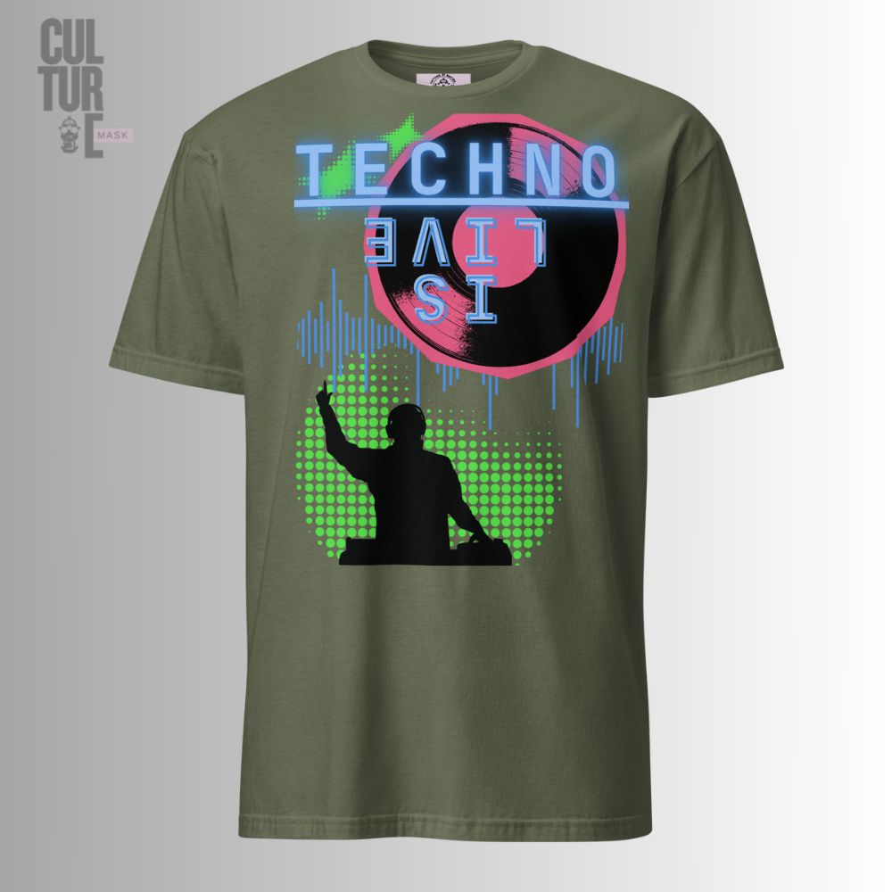 Consigue la camiseta mask future de Culture Mask. Estilo urbano disruptivo con estética cyberpunk y misteriosa. Máxima comodidad, algodón premium y envío gratis.
