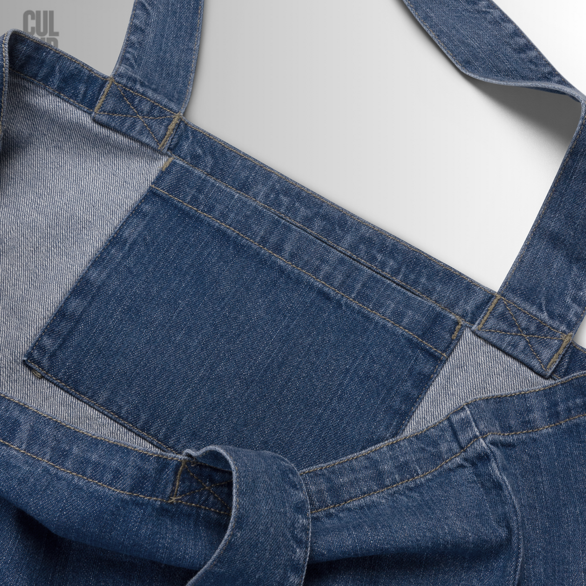 Detalle de las costuras y el bolsillo interior de la tote bag denim orgánica.