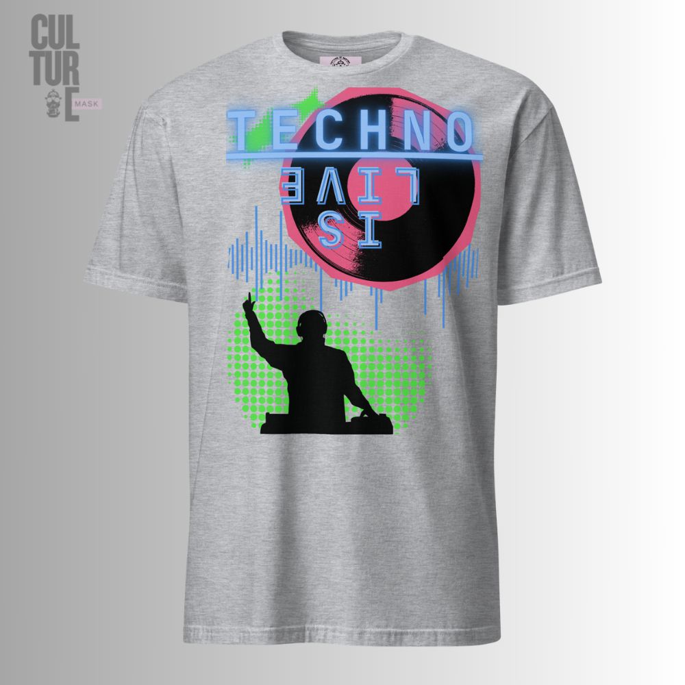 Consigue la camiseta mask future de Culture Mask. Estilo urbano disruptivo con estética cyberpunk y misteriosa. Máxima comodidad, algodón premium y envío gratis.