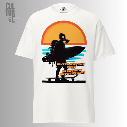 Vista de frente de la camiseta blanca que resalta el diseño gráfico del surfer21con máscara de gas y el texto "Breathe Authenticity