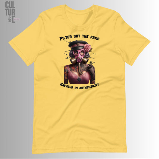 Camiseta amarilla de manga corta con diseño artístico de máscara de gas y flores